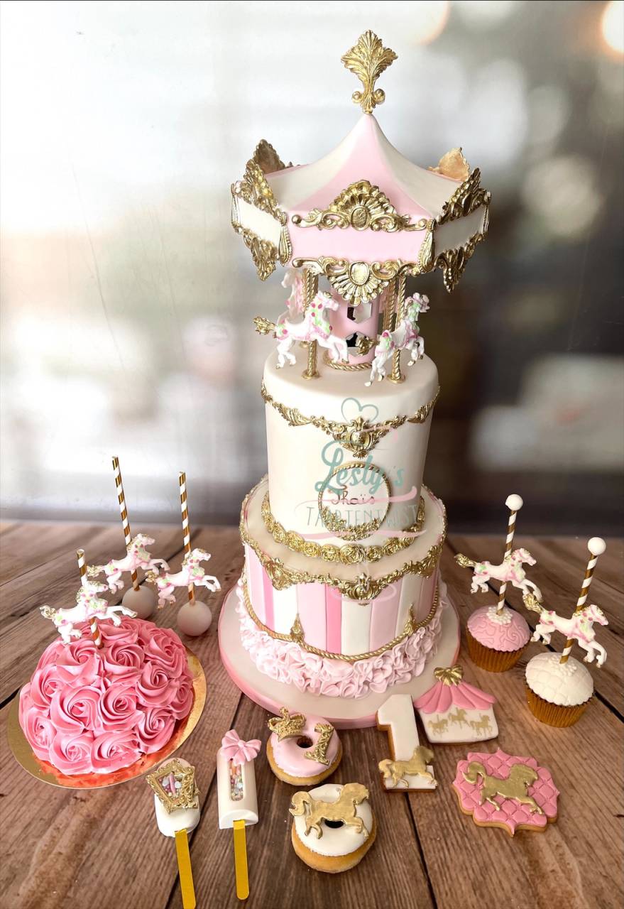 carrousel-cake-and-sweets