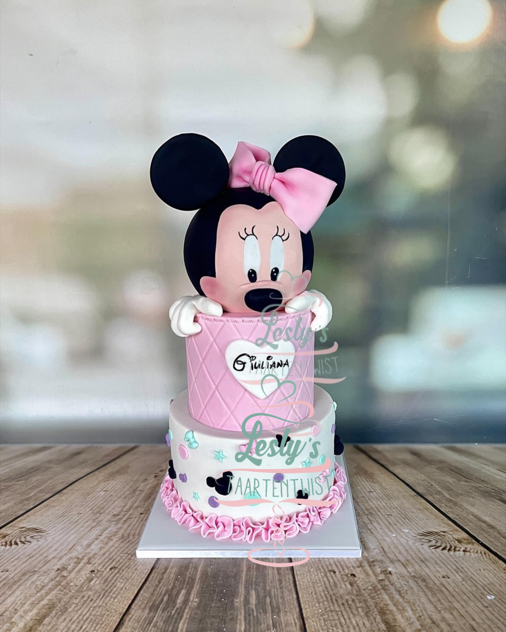 minnie-mouse-pink-cake